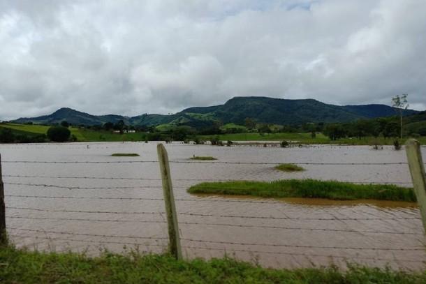 14 familias desalojadas inundacoes e caos e o saldo da chuva em pouso alegre 9ea77