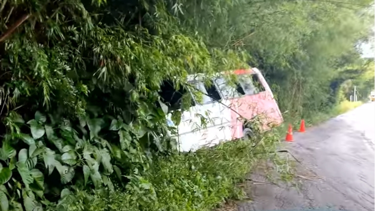 Acidente entre onibus e caminhao na MG 290 1