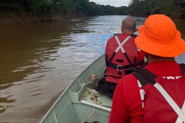 corpo de bombeiros faz buscas a crianca que teria se afogado no rio mandu 643daa3a24ea2