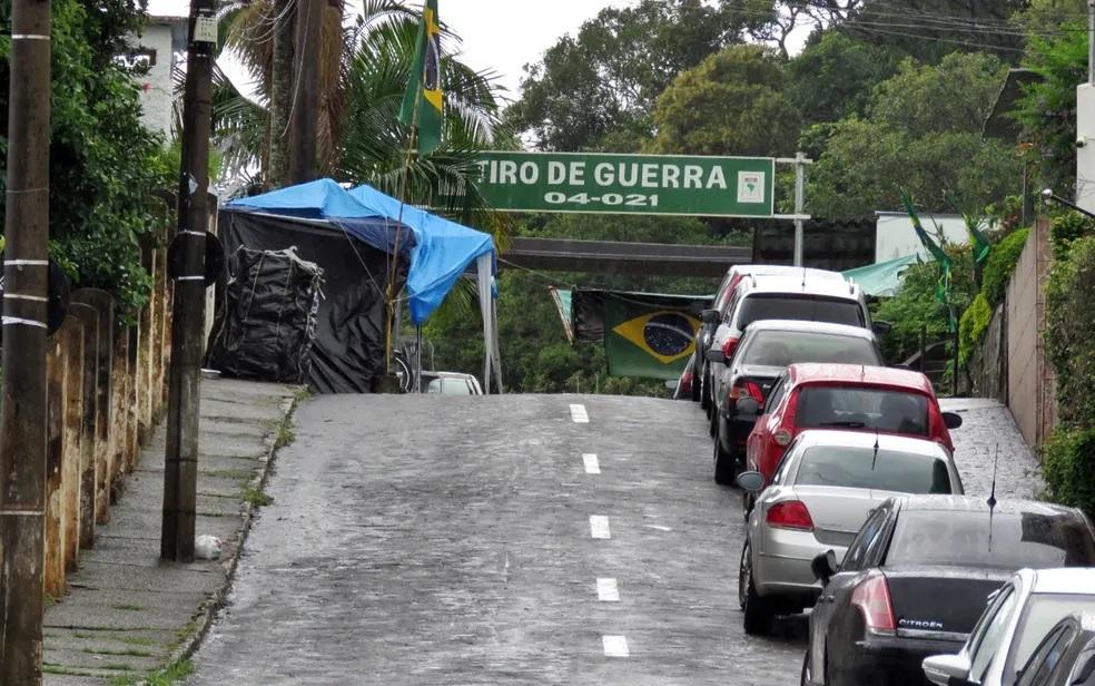 homem e baleado ao tentar expulsar bolsonaristas de area alugada para qg em mg 5d161