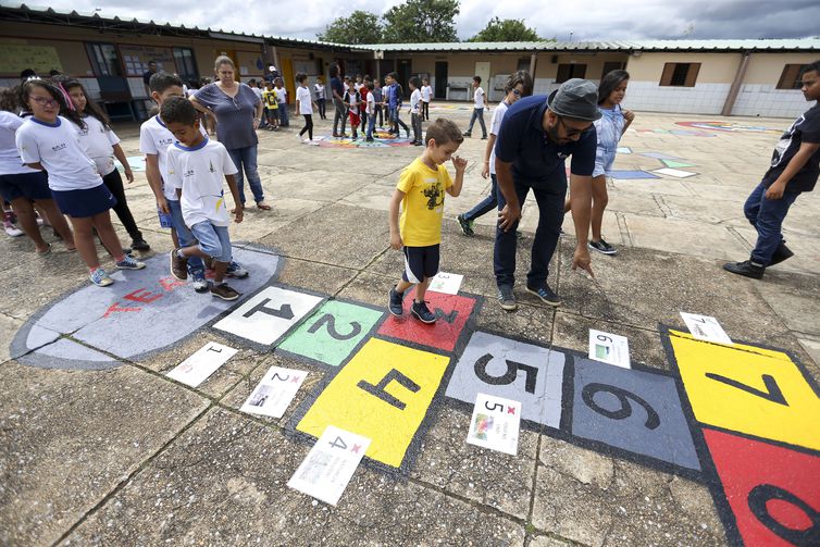 nova lei retoma politica nacional de educacao em tempo integral