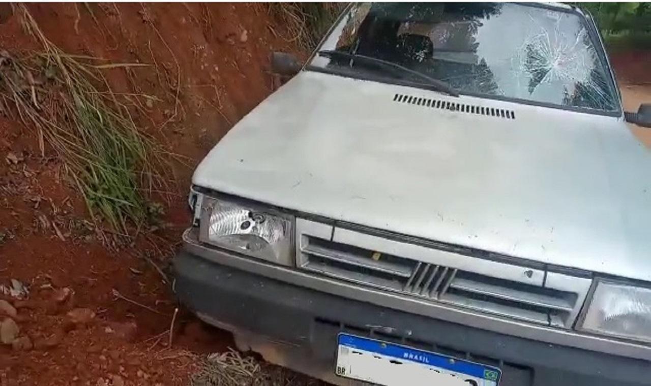 veiculo fiat uno e furtado em monte siao e pouco tempo depois encontrado pela pm a481b