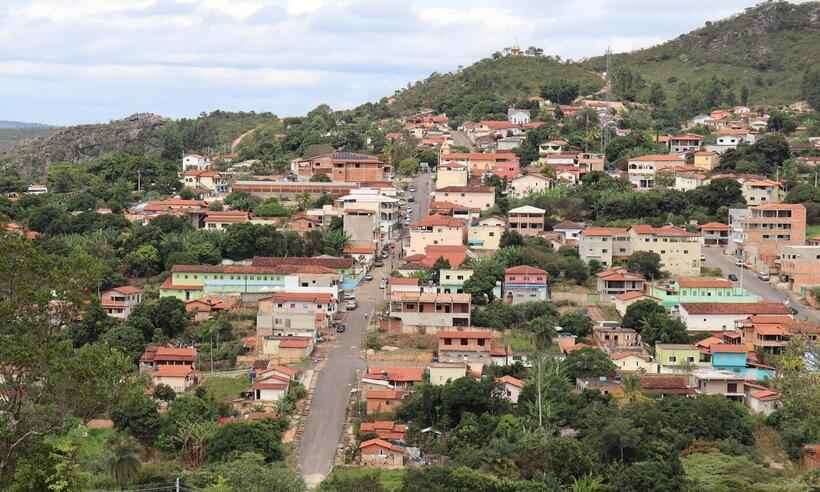 vista da cidade de botumirim no norte de minas 0